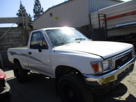 1990 TOYOTA TRUCK WHITE 2.4L MT 4WD Z15025